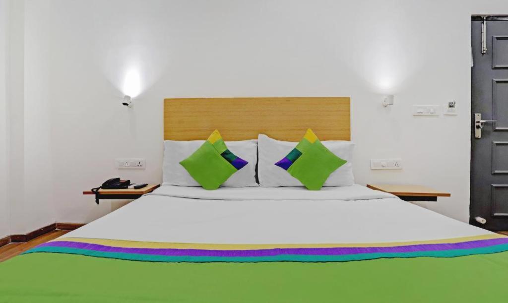Hotel Orient Avenue Нагпур Экстерьер фото
